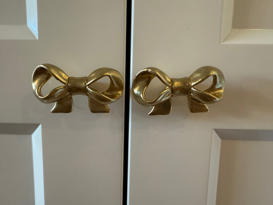 BRASS COLOURED BOW CABINET HANDLE (each)