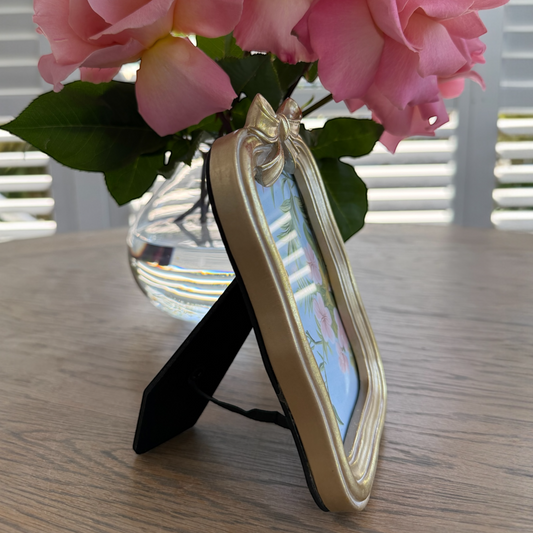 BOW GOLD PHOTO FRAME – 4” × 6”