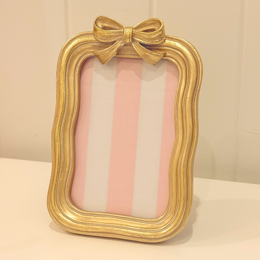 BOW GOLD PHOTO FRAME – 4” × 6”