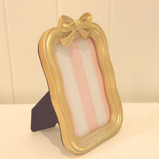 BOW GOLD PHOTO FRAME – 4” × 6”