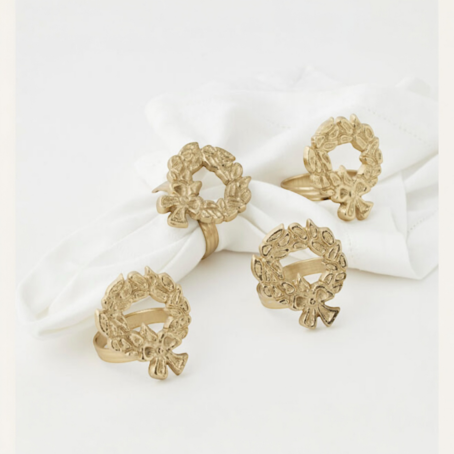 THE GUILDED WREATH NAPKIN RING (SET OF 4)